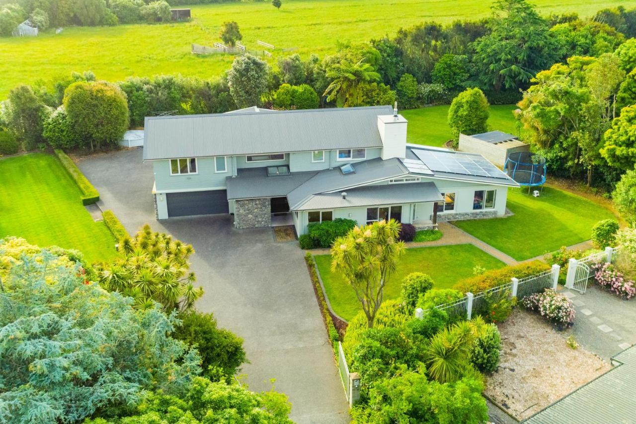 Anam Cara Gardens Luxury Villa Private Bedrooms And Ensuite Bathrooms Sleeps 9 Otaki Exterior photo