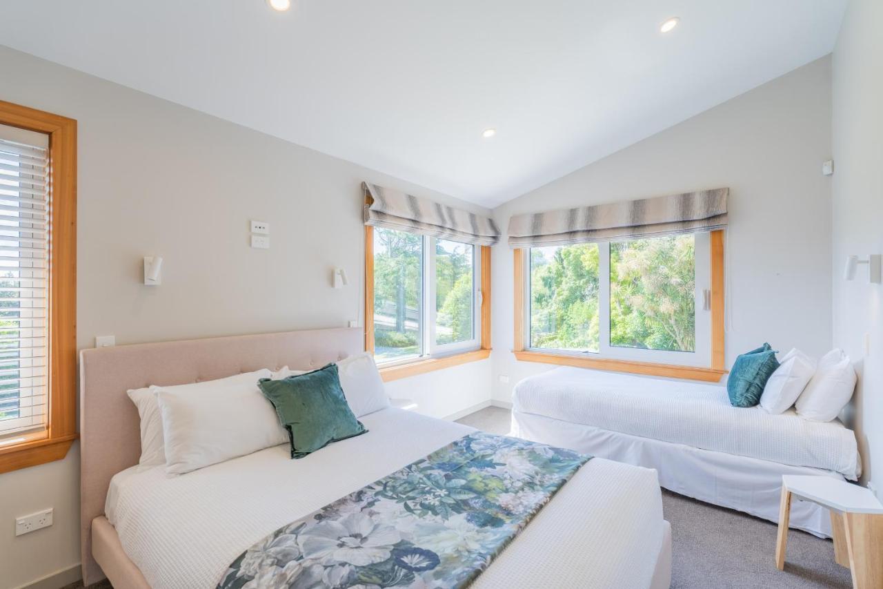 Anam Cara Gardens Luxury Villa Private Bedrooms And Ensuite Bathrooms Sleeps 9 Otaki Exterior photo