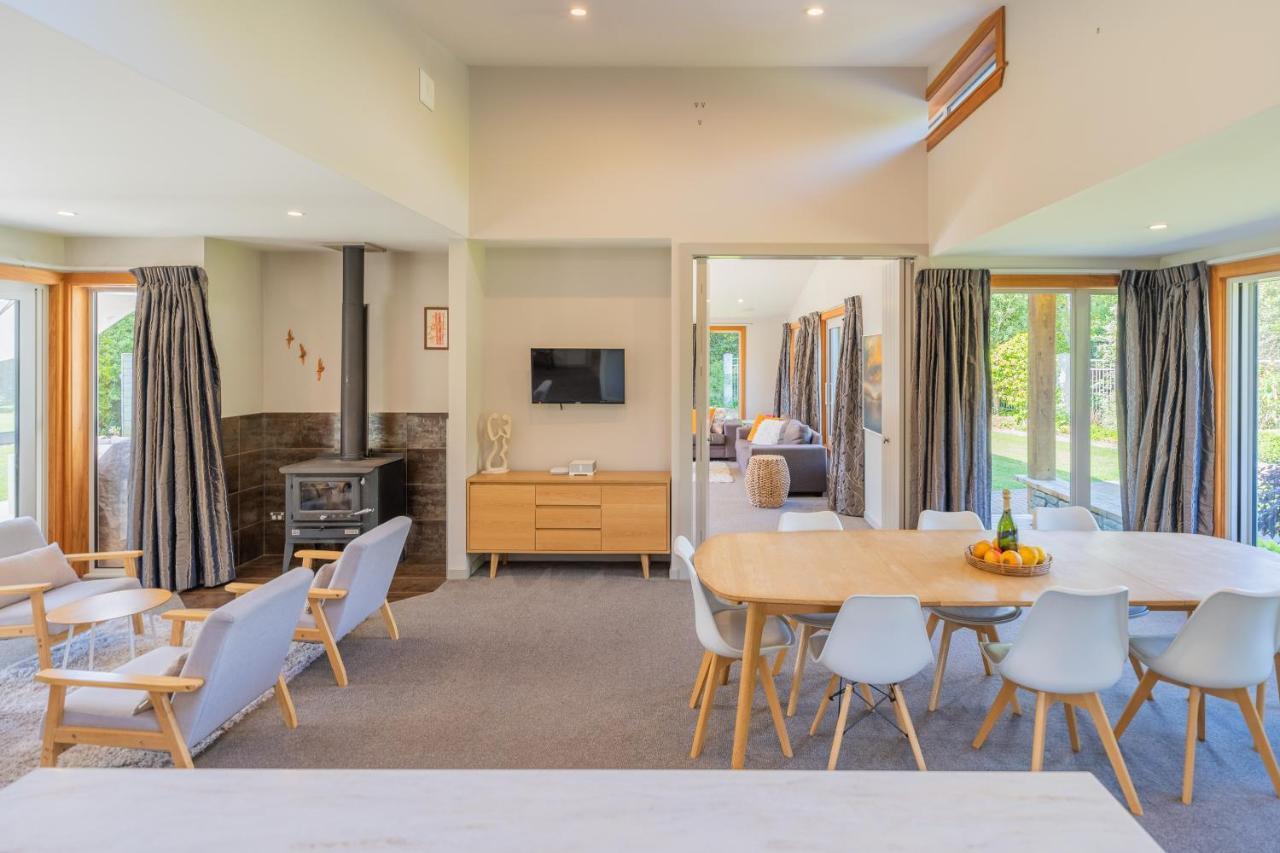 Anam Cara Gardens Luxury Villa Private Bedrooms And Ensuite Bathrooms Sleeps 9 Otaki Exterior photo