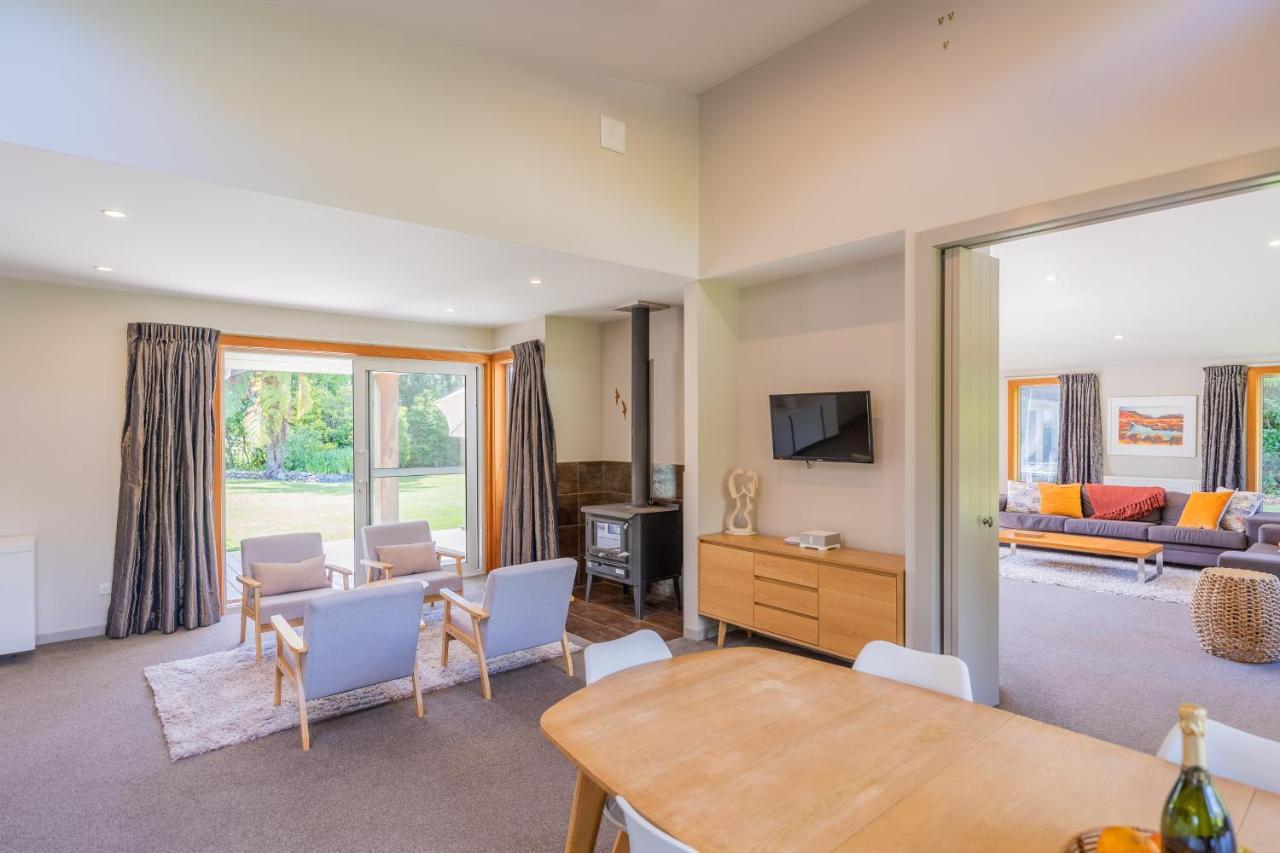 Anam Cara Gardens Luxury Villa Private Bedrooms And Ensuite Bathrooms Sleeps 9 Otaki Exterior photo