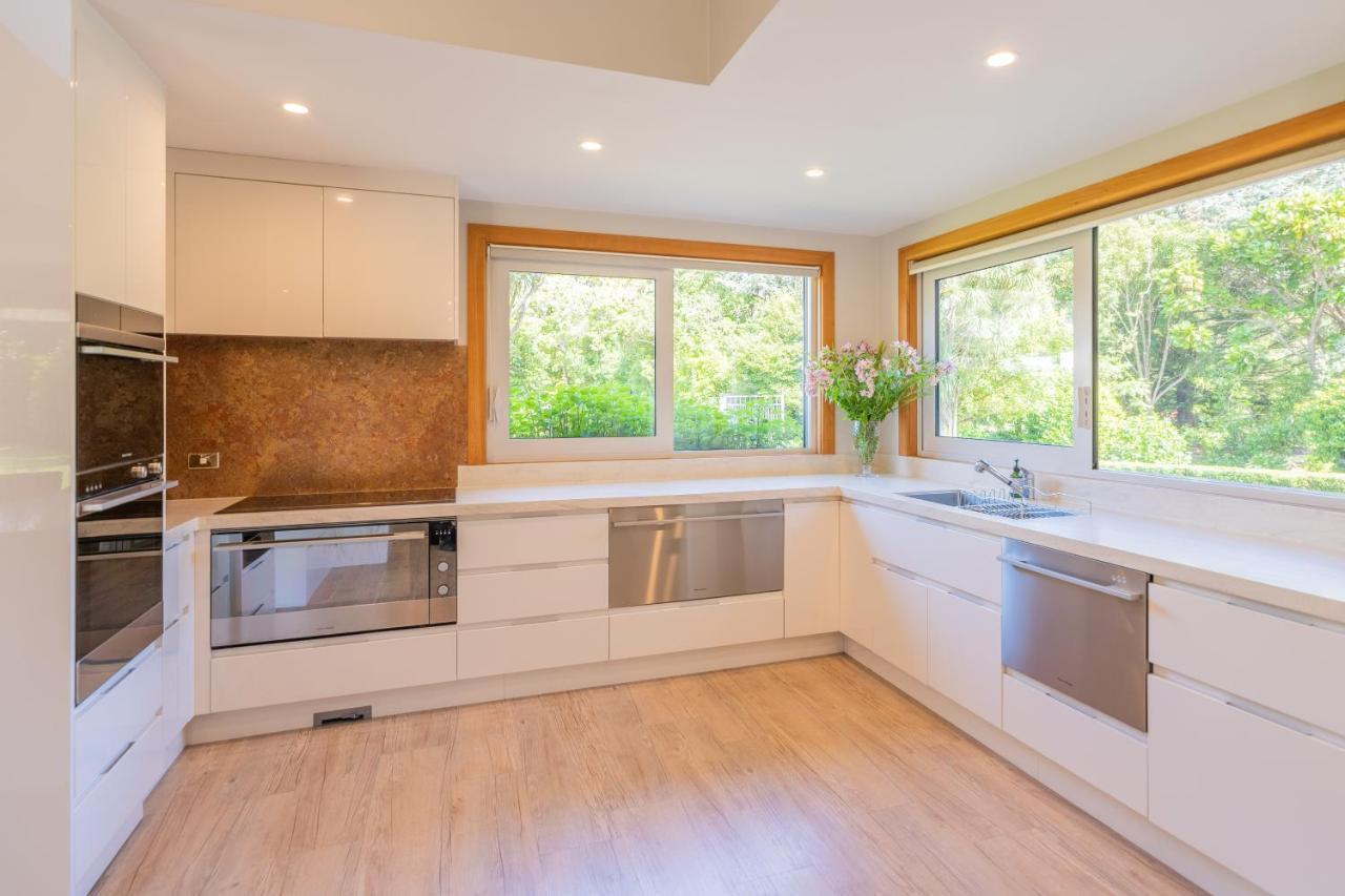Anam Cara Gardens Luxury Villa Private Bedrooms And Ensuite Bathrooms Sleeps 9 Otaki Exterior photo