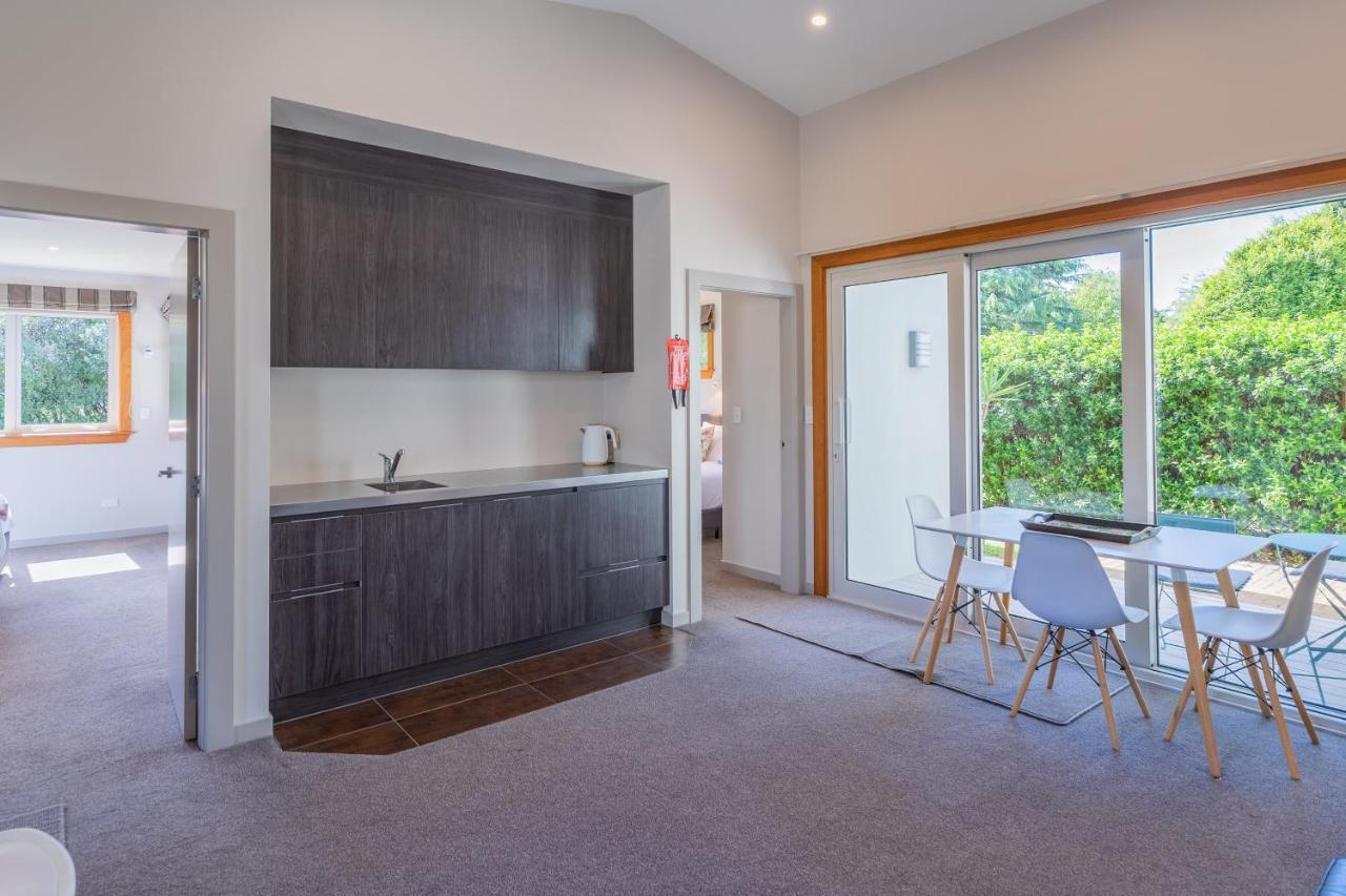 Anam Cara Gardens Luxury Villa Private Bedrooms And Ensuite Bathrooms Sleeps 9 Otaki Exterior photo