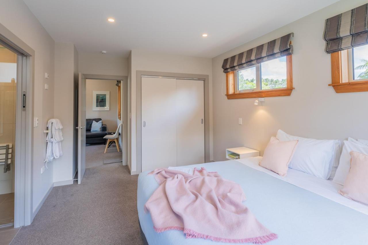 Anam Cara Gardens Luxury Villa Private Bedrooms And Ensuite Bathrooms Sleeps 9 Otaki Exterior photo