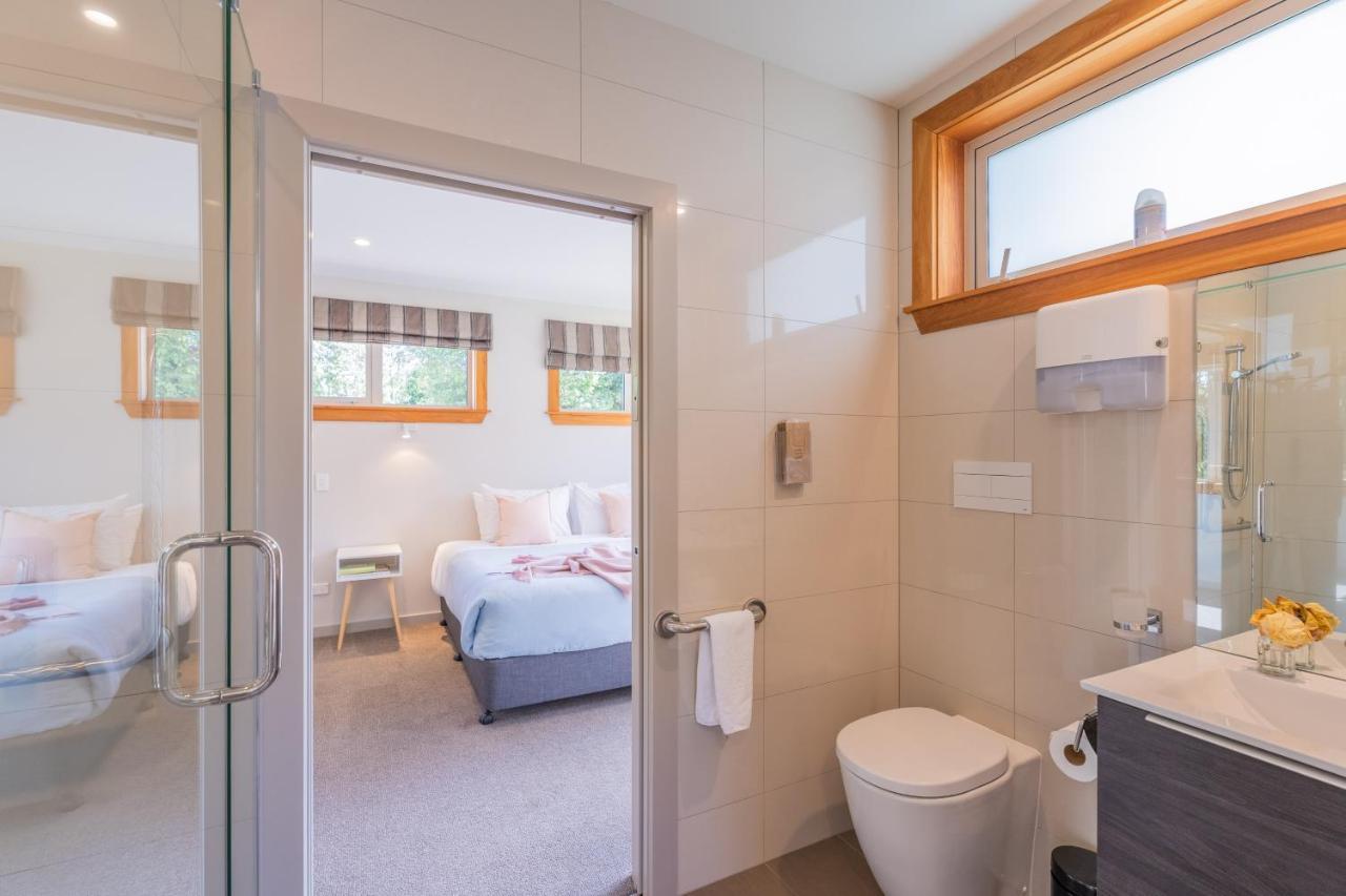 Anam Cara Gardens Luxury Villa Private Bedrooms And Ensuite Bathrooms Sleeps 9 Otaki Exterior photo