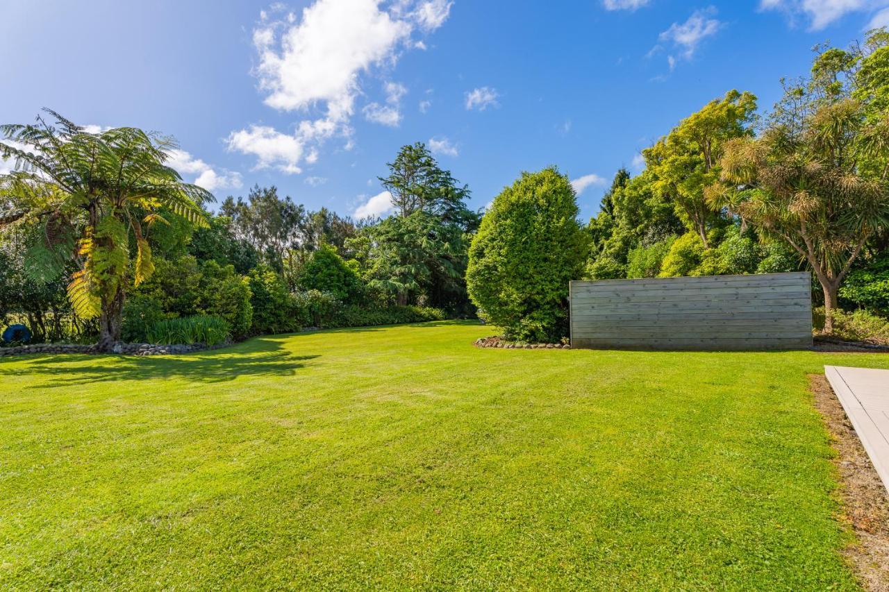 Anam Cara Gardens Luxury Villa Private Bedrooms And Ensuite Bathrooms Sleeps 9 Otaki Exterior photo