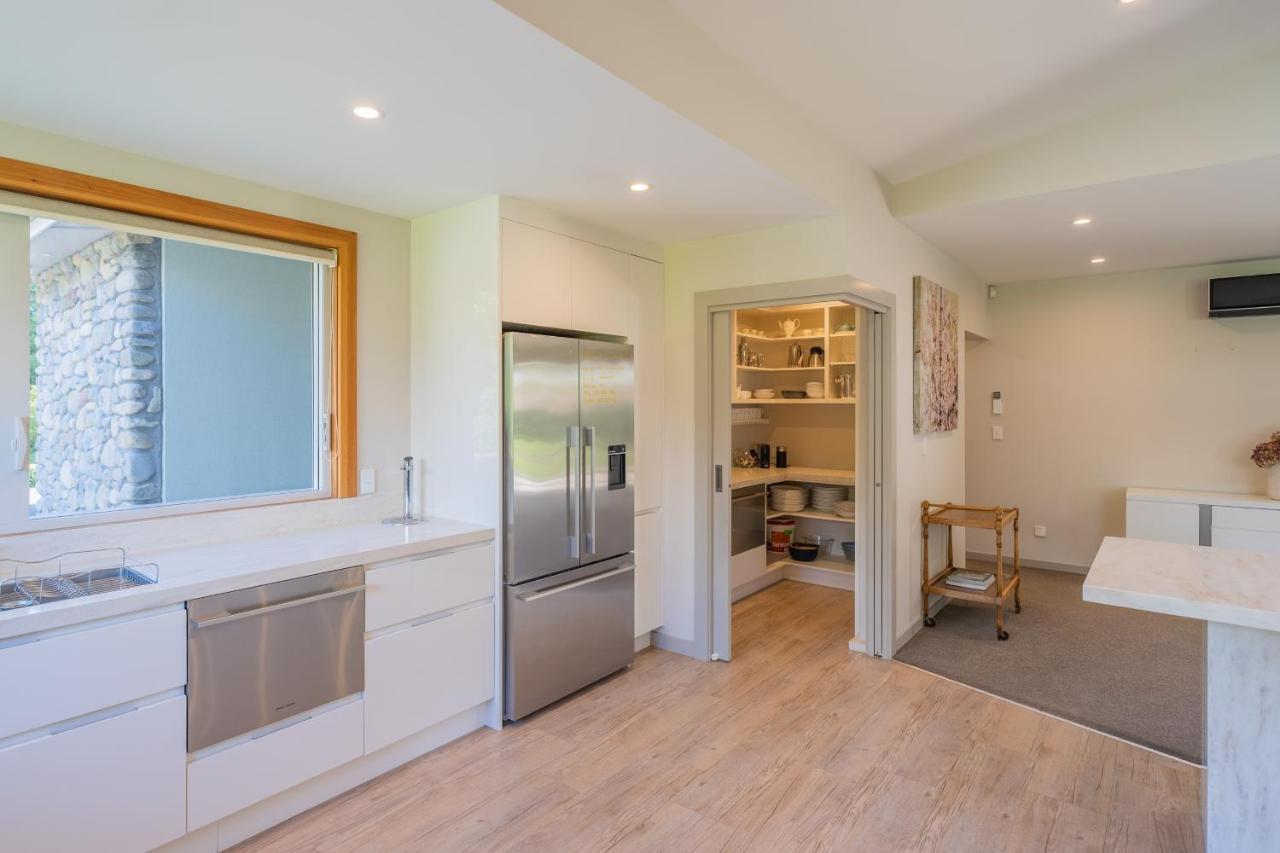 Anam Cara Gardens Luxury Villa Private Bedrooms And Ensuite Bathrooms Sleeps 9 Otaki Exterior photo
