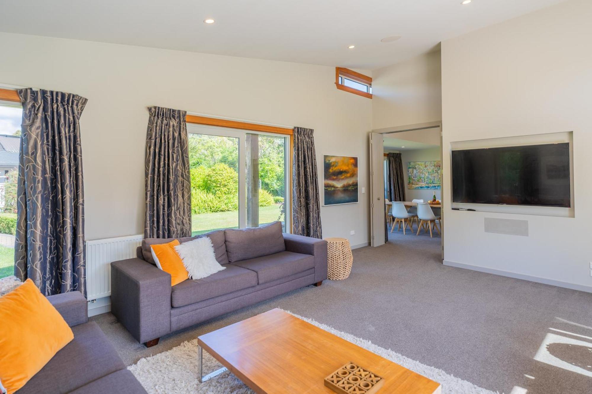 Anam Cara Gardens Luxury Villa Private Bedrooms And Ensuite Bathrooms Sleeps 9 Otaki Exterior photo
