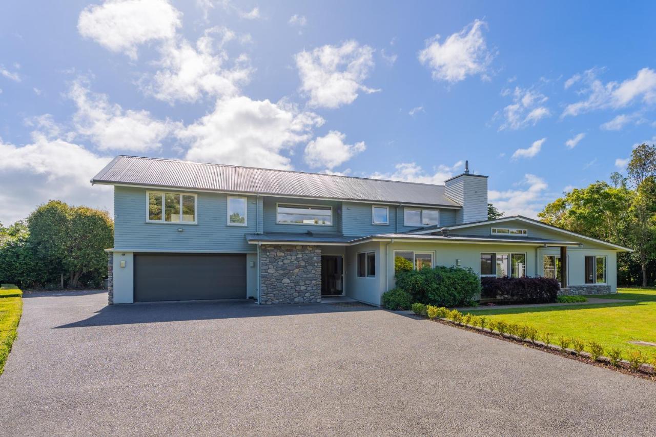 Anam Cara Gardens Luxury Villa Private Bedrooms And Ensuite Bathrooms Sleeps 9 Otaki Exterior photo